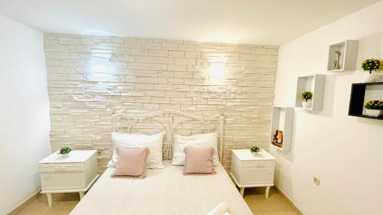 Colorful And Happy Apartment Sukosan - With Parking エクステリア 写真