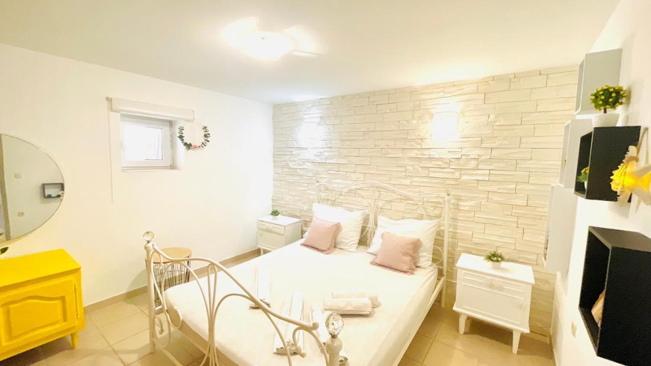 Colorful And Happy Apartment Sukosan - With Parking エクステリア 写真